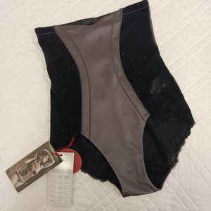 NWT  High-waisted shaper panty by Scandale